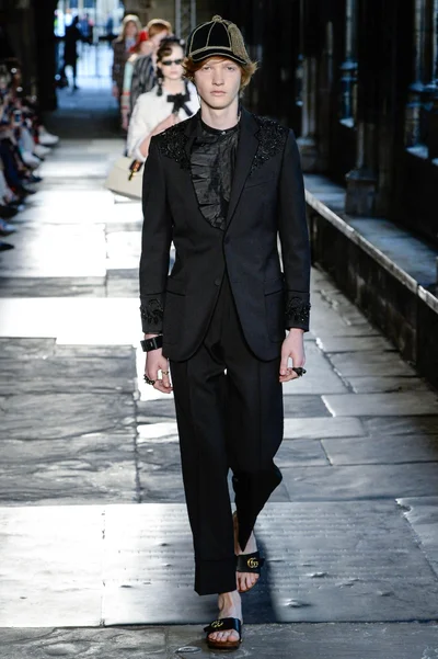 Look 12